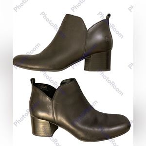 Born black leather ankle Aneto Booties in size 6M